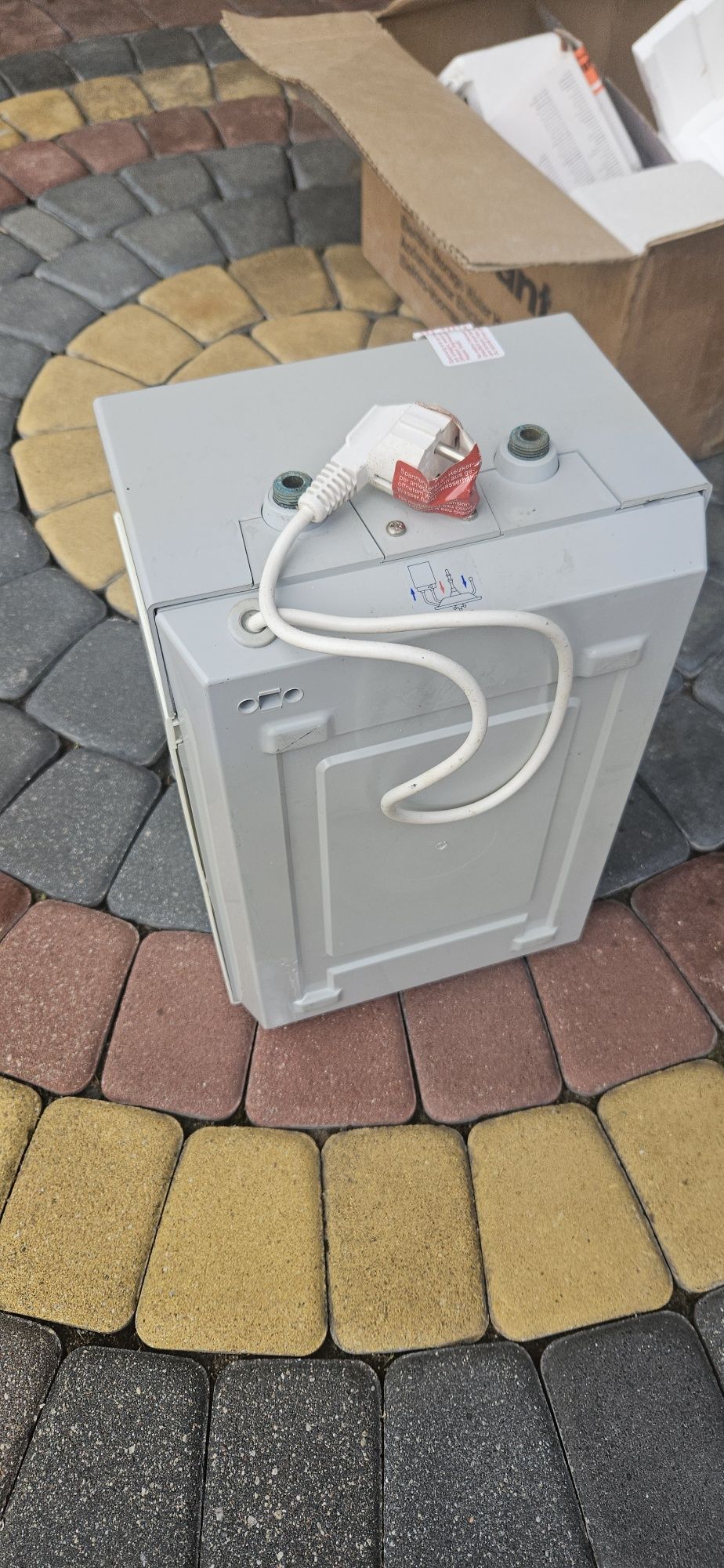 Przepływowy ogrzewacz wody 5L vaillant ven b 5 u