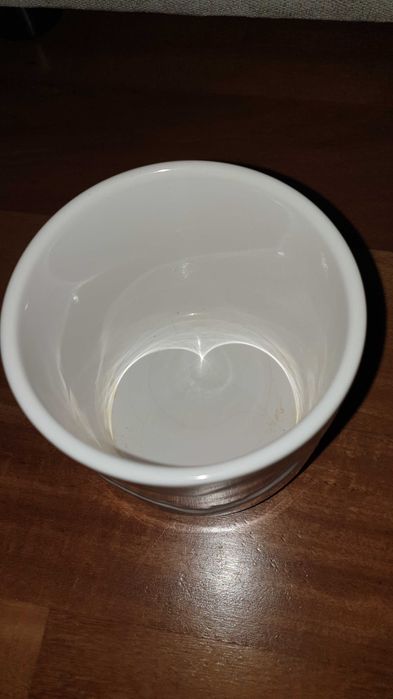 Osłonka ceramiczna biała z sercem z jednej strony, stan idealny