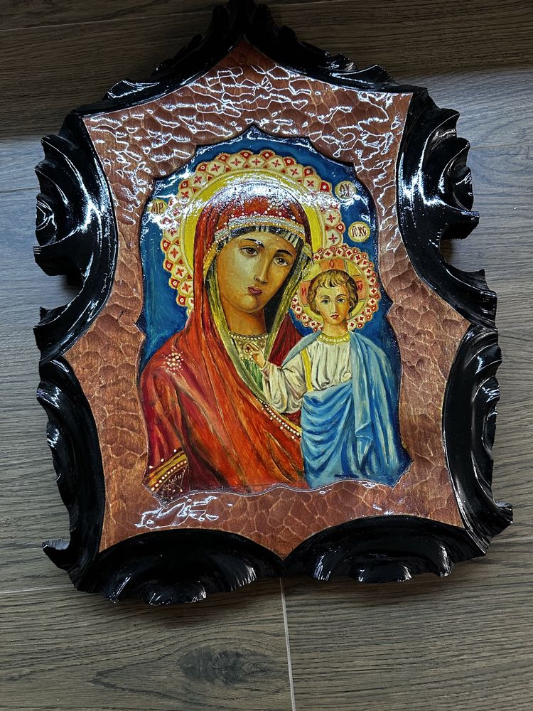 Деревʼяна ікона Божої Матері.Ручна робота.60*40*4см