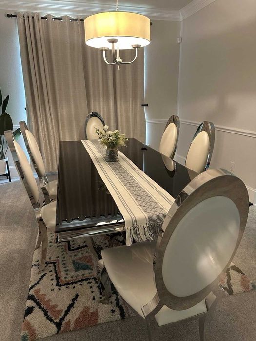 Nowoczesny szklany zestaw jadalniany: stół + 6 krzeseł z metalowymi ak