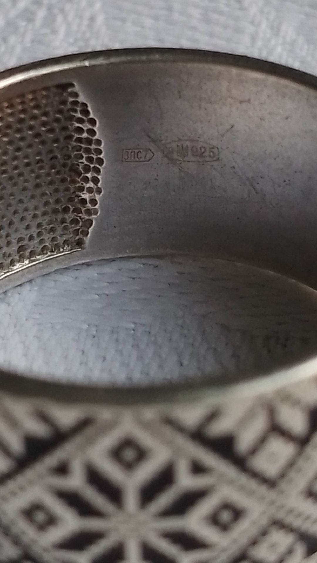 Срібне кільце широке обручка з орнаментом вишиванка
