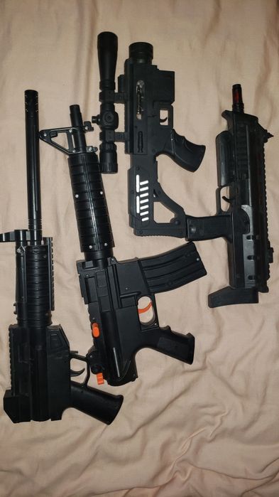 Іграшки зброя, автомати