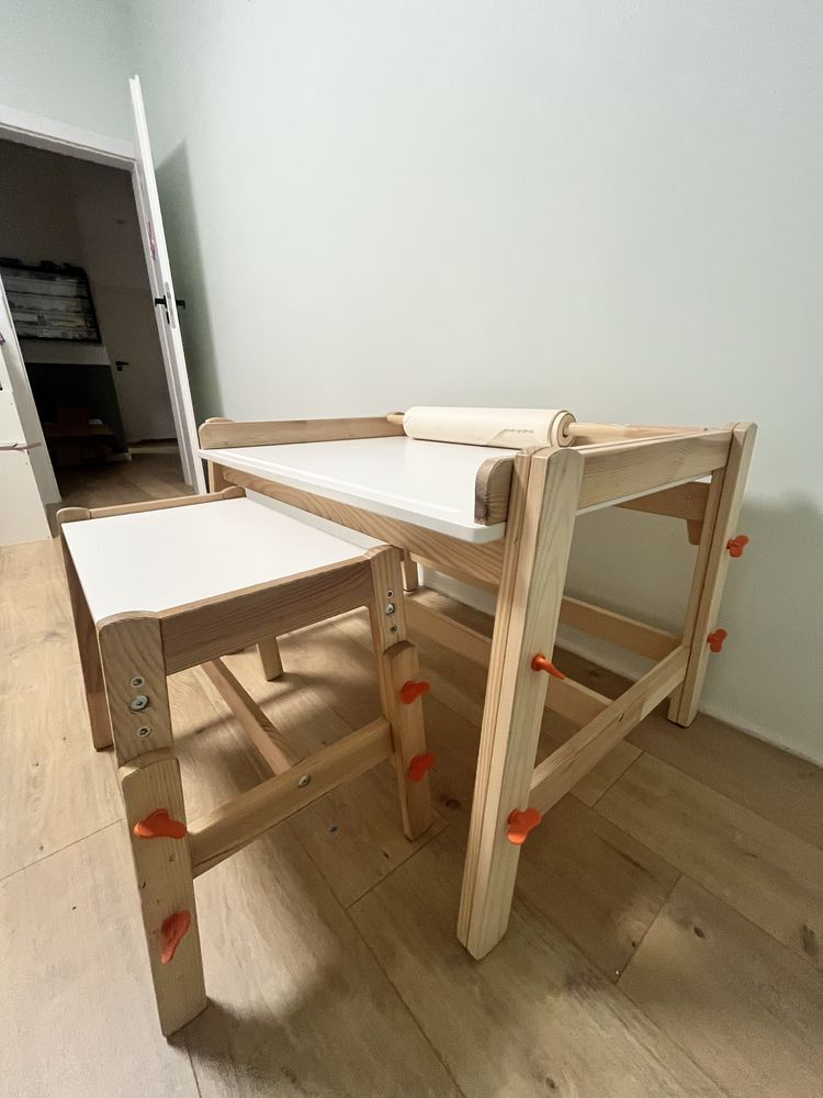 Biurko i krzesło regulowane Ikea Flisat