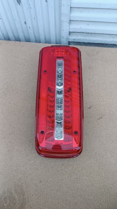 Vendo farolim esquerdo de camião DAF xf 106 ano 2012 Led