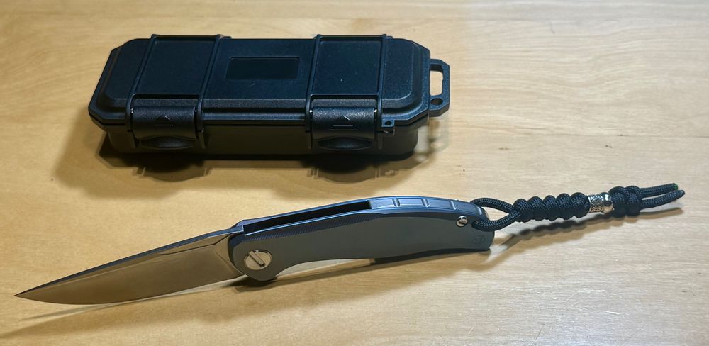 Nowy nóż składany firmy Jufule model Shirogorof Stellar Blue Tytan