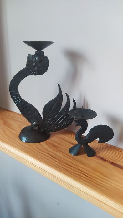 Stare świeczniki kute, ptaki. Rękodzieło modernistyczne .Vintage.