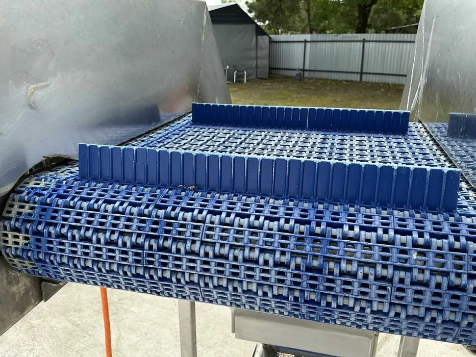 Przenośnik taśmowy wznoszący, zabieraki40mm, wysokość 190cm NIERDZEWNY