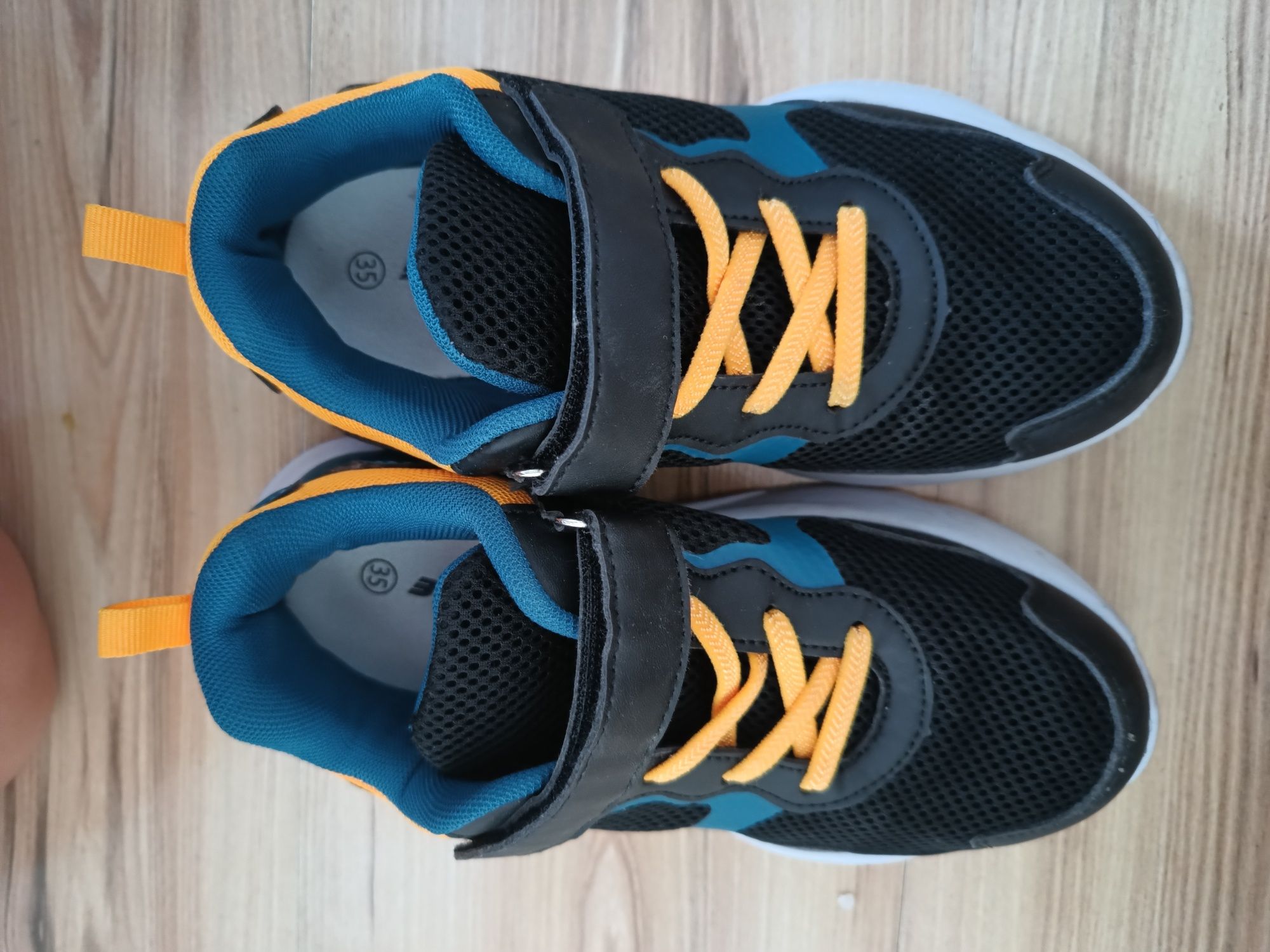 Buty sportowe firmy Bartek, rozmiar 35- jak nowe