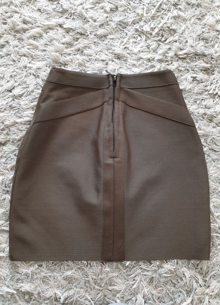 Dopasowana spódnica khaki BikBok