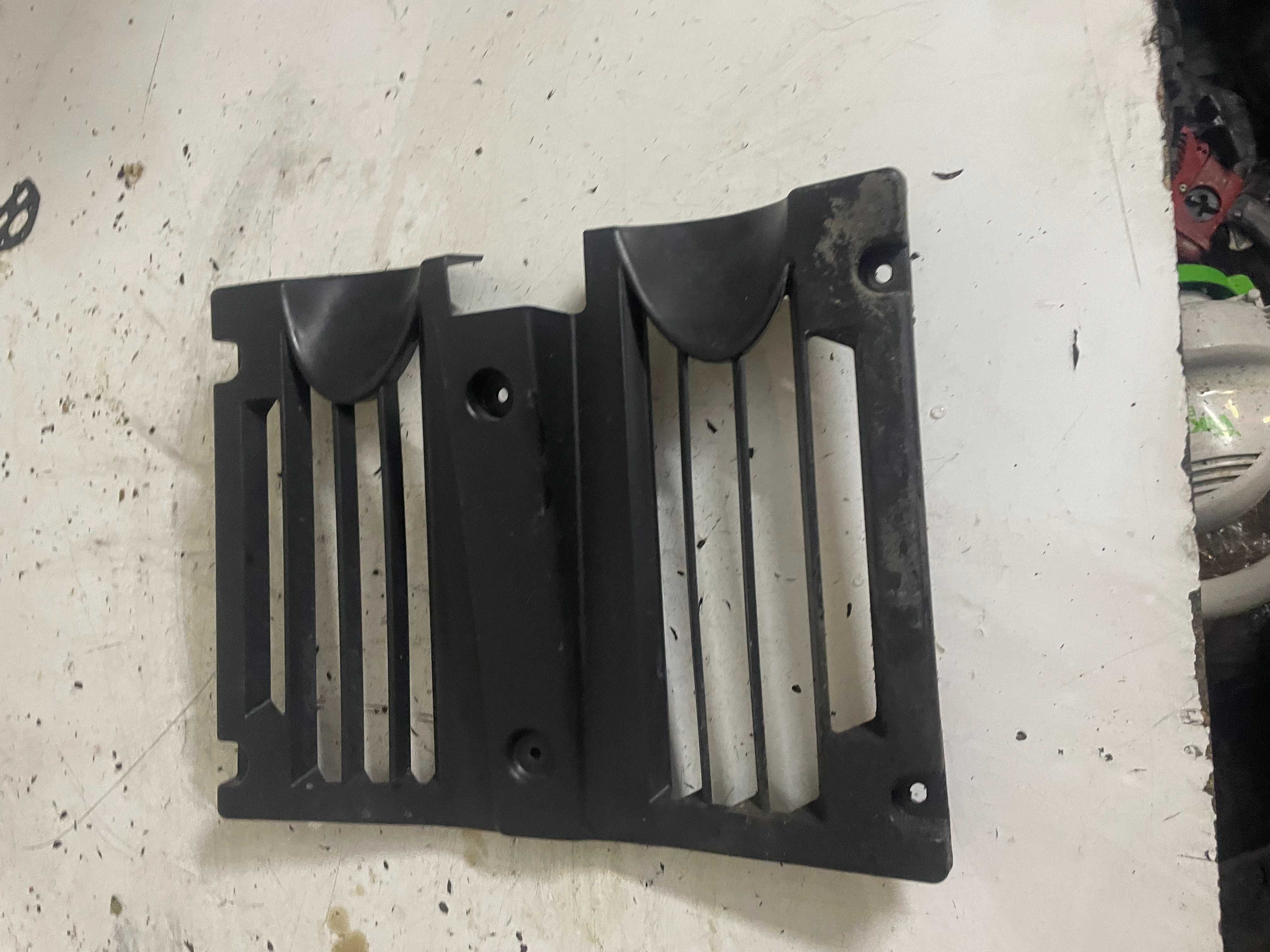 Generic trigger sm 50 osłona chłodnicy owiewka