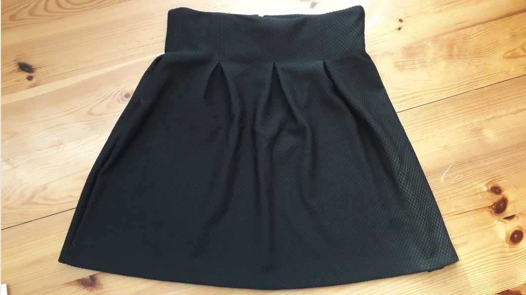 Czarna pikowana spódnica wysoki stan z plisami bombka roz S