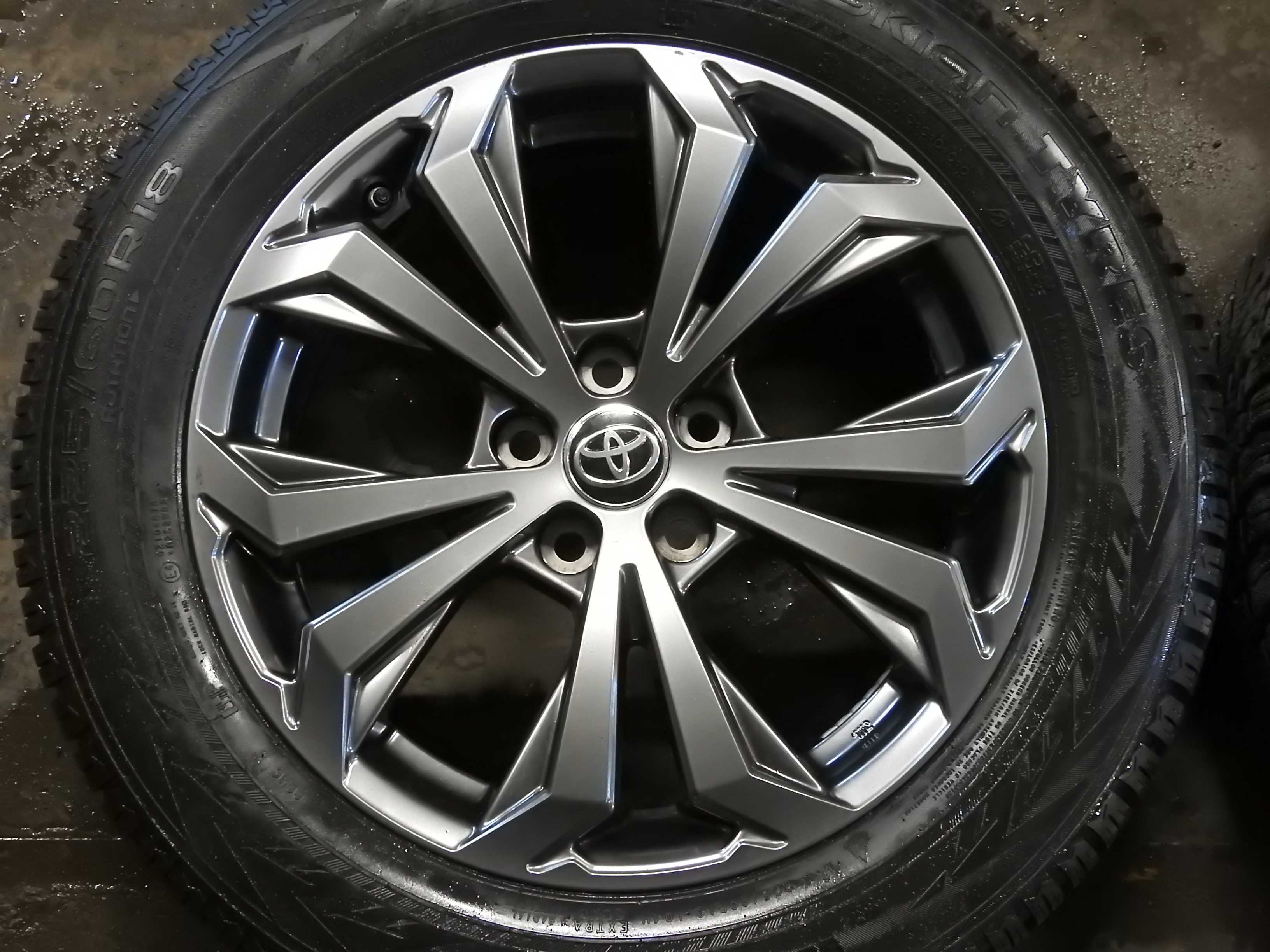 4x TOYOTA RAV 4 Corolla Cross CH-R 18'' 5x114,3 7J et35 TPMS DEMO