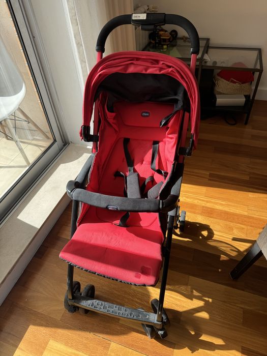 Carro de bebe Chicco vermelho em bom estado