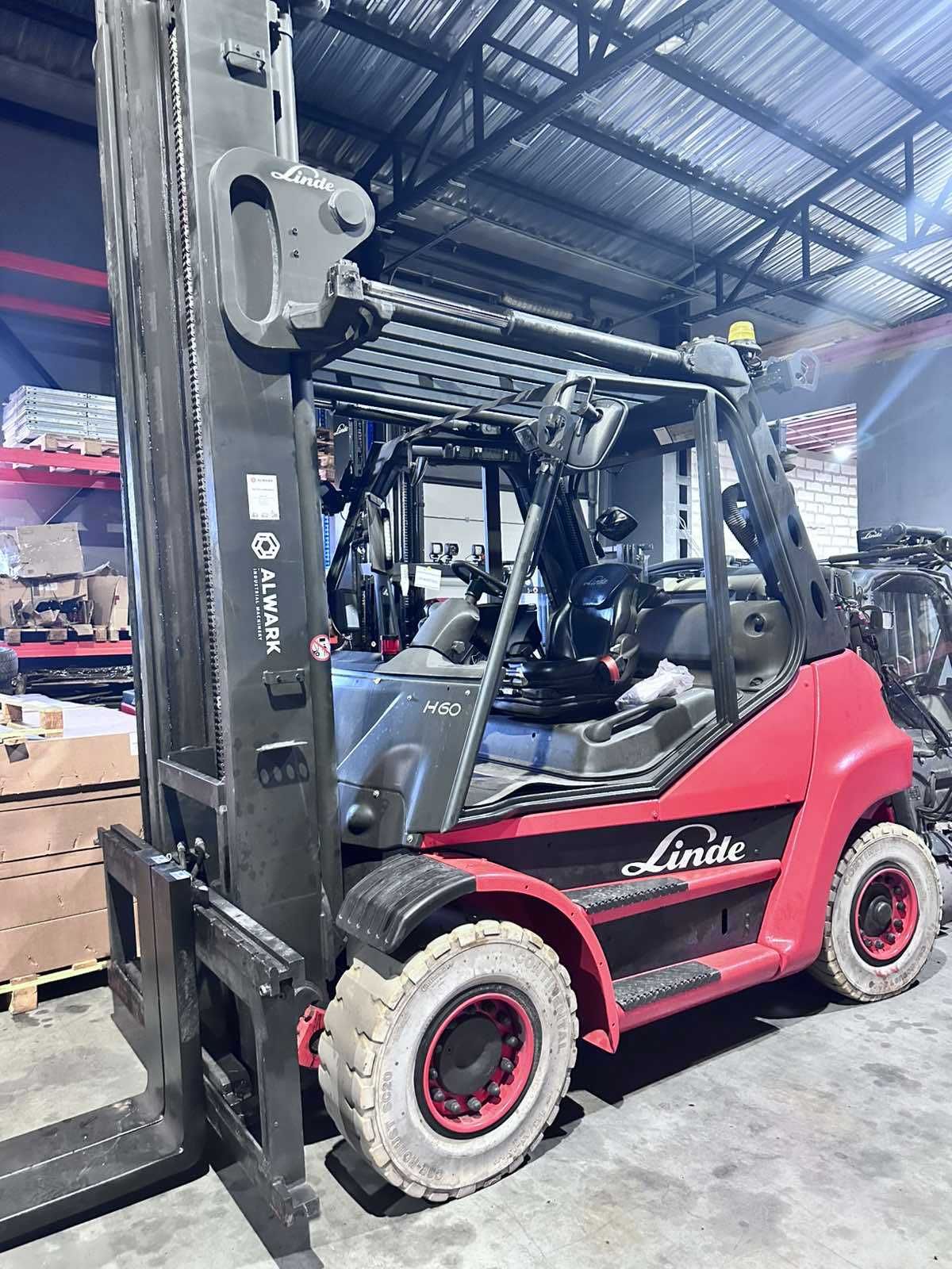 Газовий навантажувач Linde H60T/ Вантажопідйомність — 6000 кг