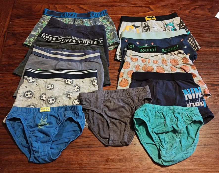 # Zestaw majtek bokserek 13 sztuk r.122/128