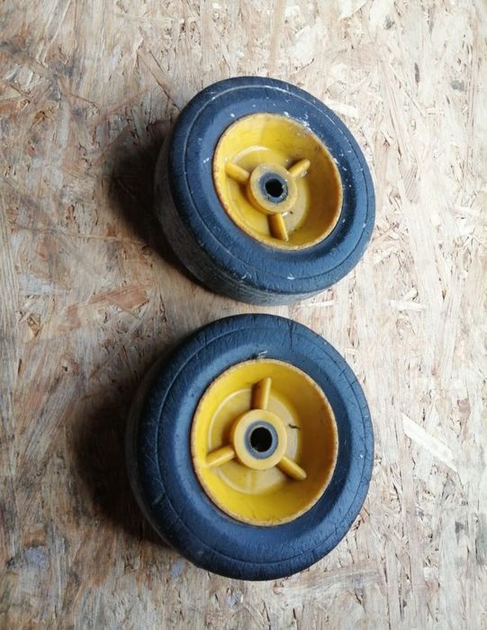 Kółka boczne o średnicy 14 cm Używane