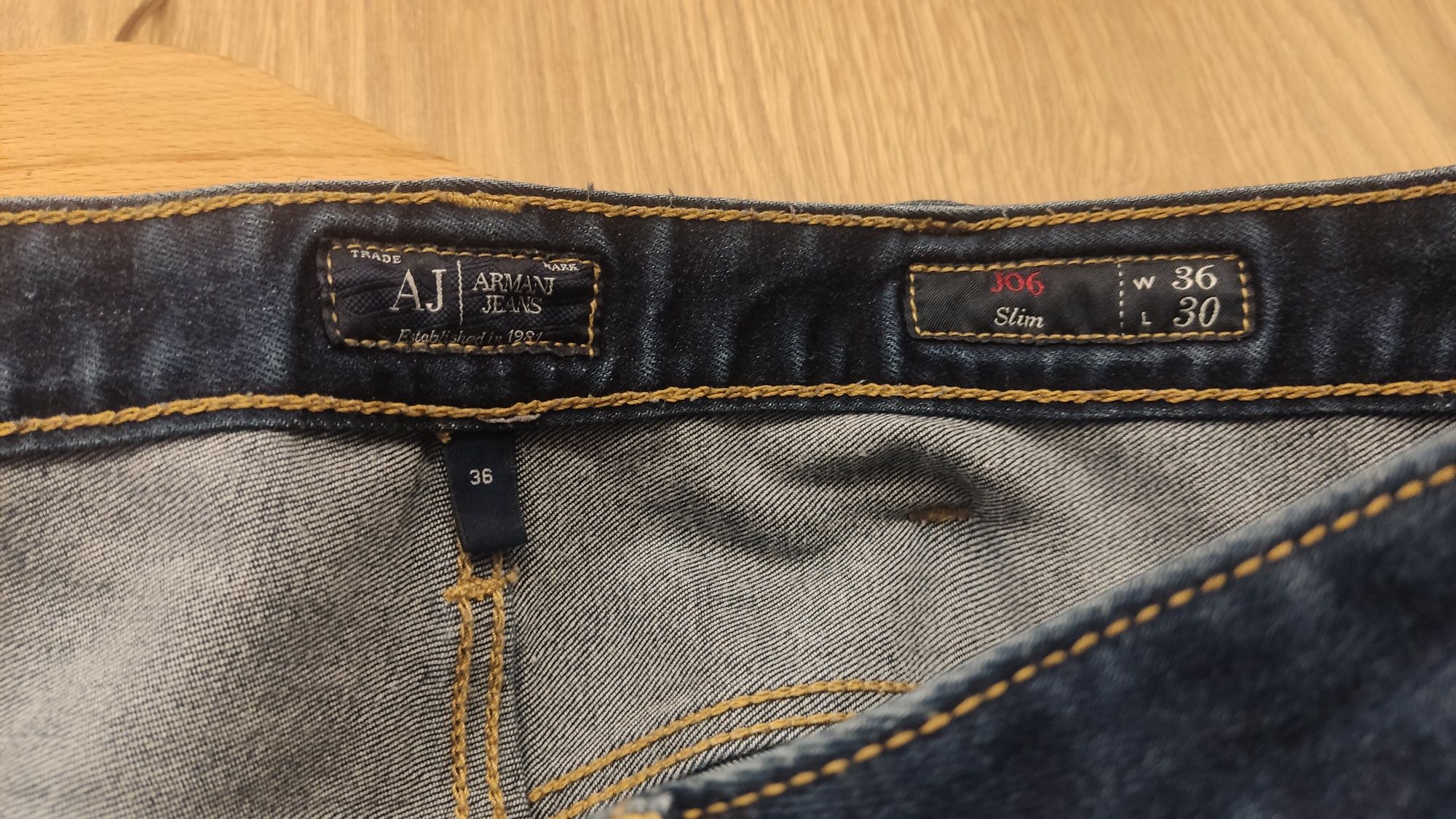 Spodnie jeansowe Armani W36L30
