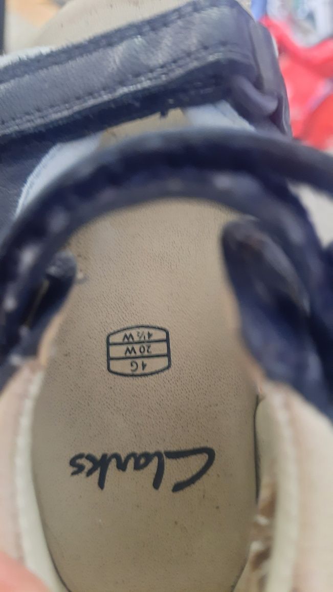 Sandałki skórzane Clarks rozm 20 piękne na rzepy