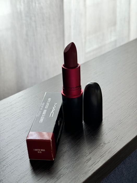 Помади косметика Mac