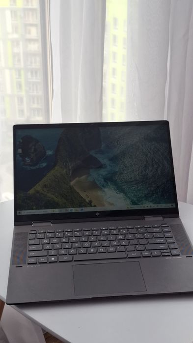 Hp Envy x360 15.6" ryzen 5 7530U 8 ram 512 ssd Barcelo 512mb face id