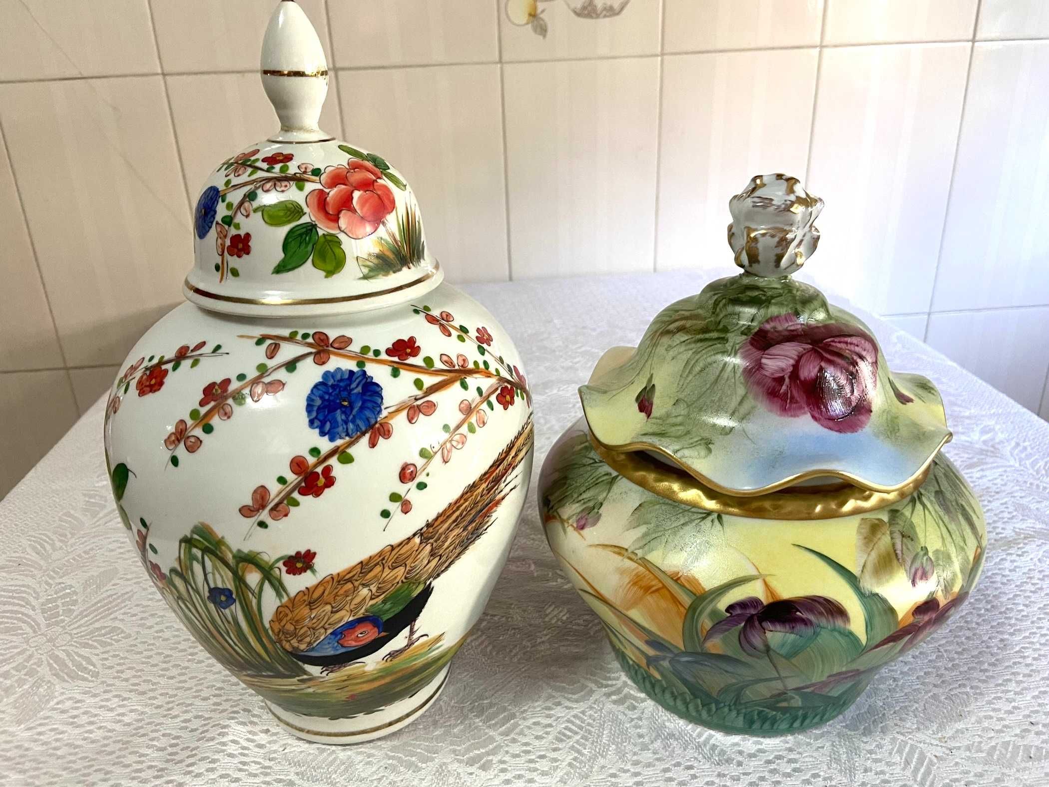 Porcelanas (potes) e taças em vidro modelado para sobremesas