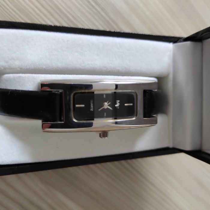 Zegarek damski na skórzanym pasku