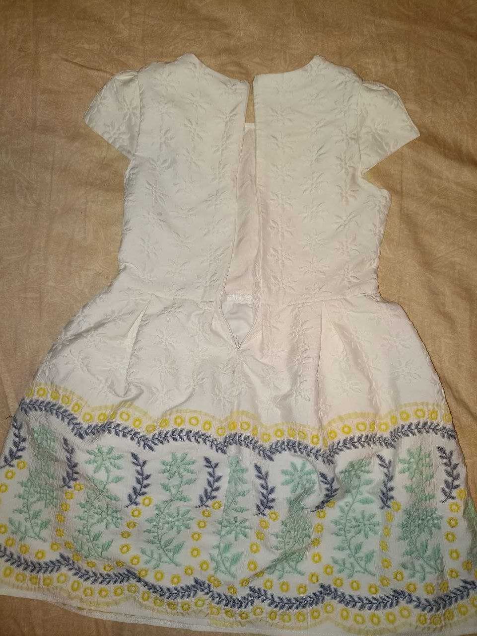 Біле дитяче плаття
