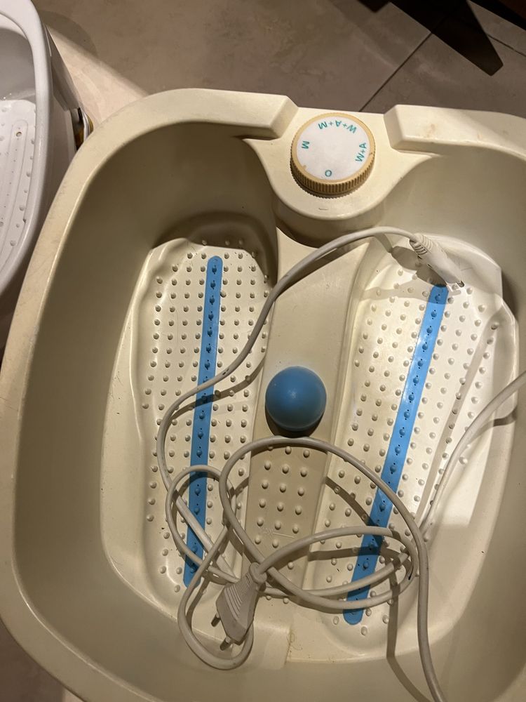 Duas bacias de pedicure as 2 por 30€