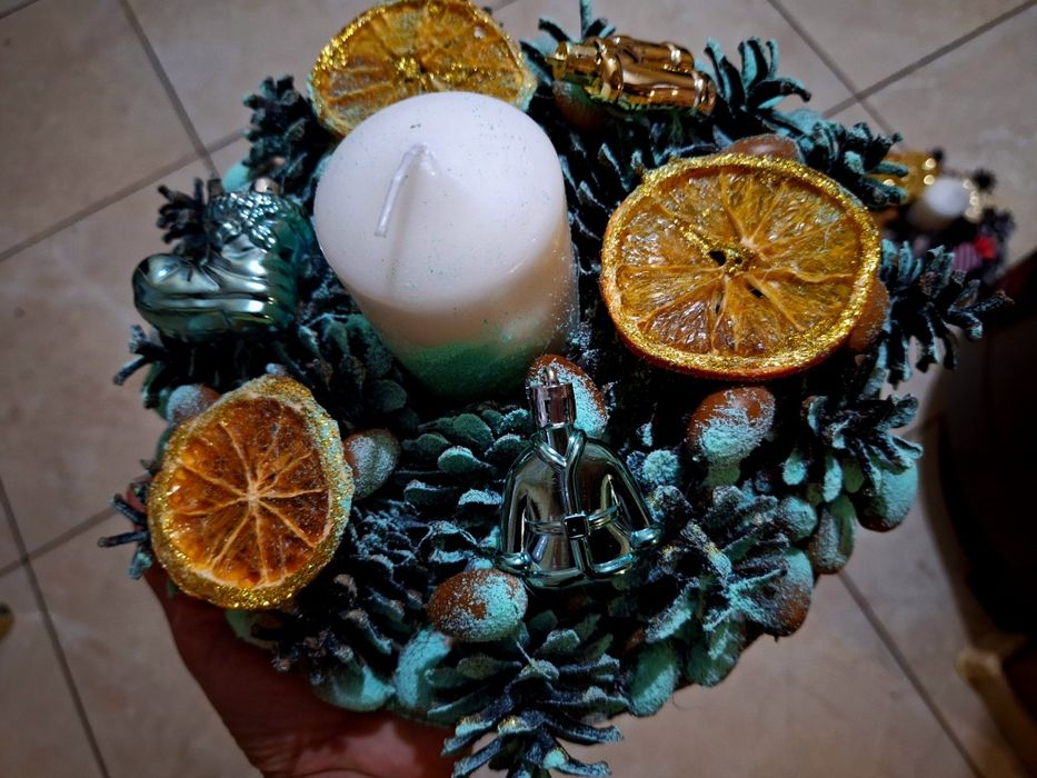 Dekoracje świąteczne stroiki, wieńce na drzwi, świeczniki...