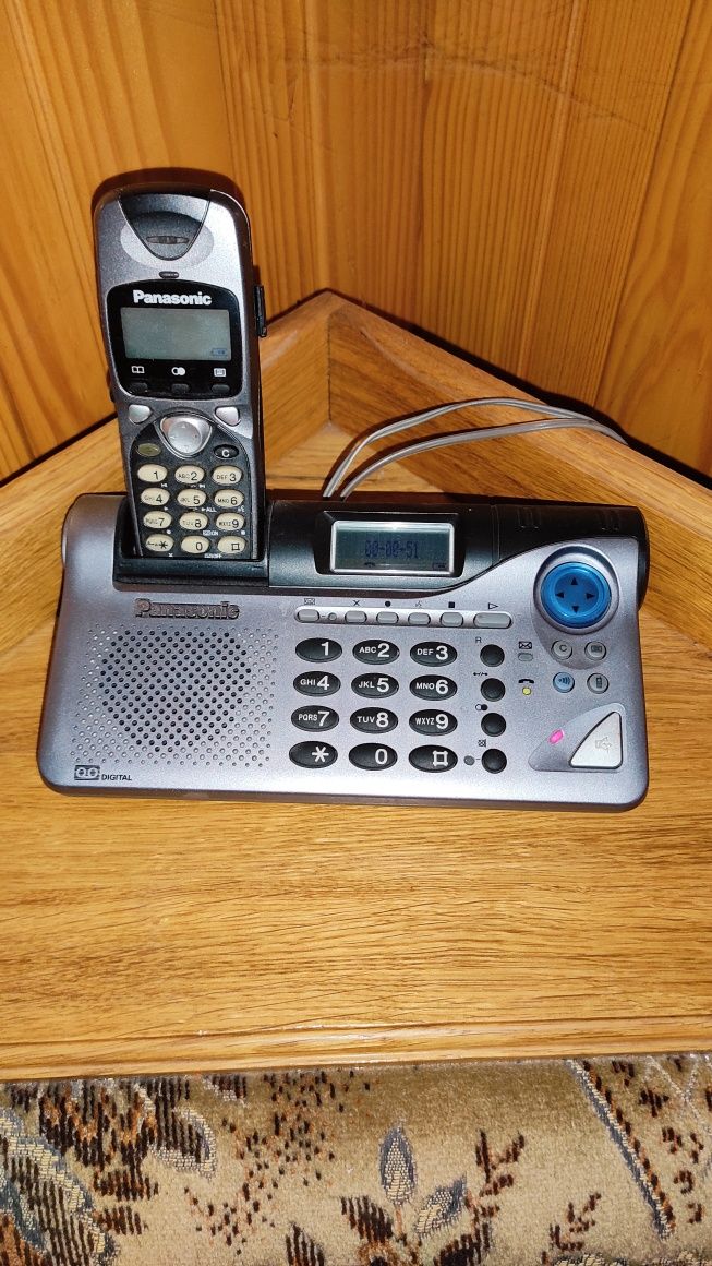 Цифровий безпровідний телефон Panasonic KX-TCD735PD