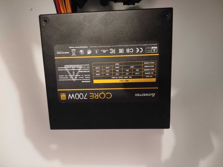 Zasilacz Chieftec BBS-700S 700W ATX 120mm 80+GOLD aPFC