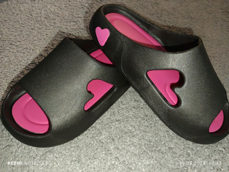 Шльопанці жіночі