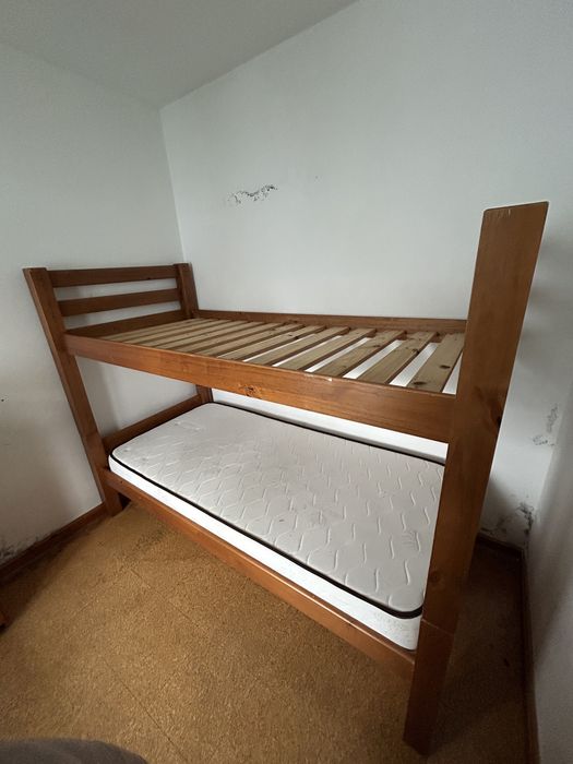 Cama beliche com 1 colchão