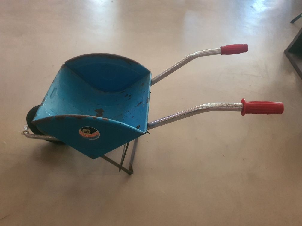 Carrinho de mão antigo  de brincar