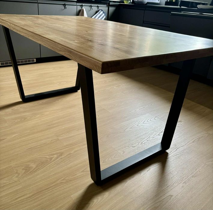 Stół dębowy w stylu loftowym