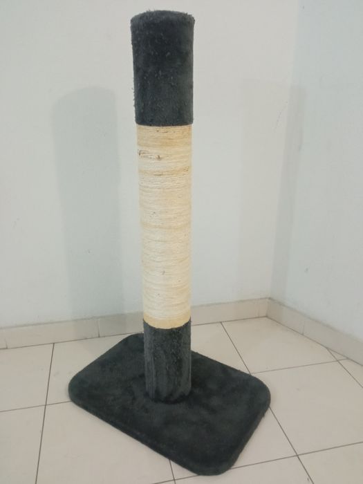 Arranhador  grande  1.00. Altura diâmetro do arranhador 0.45