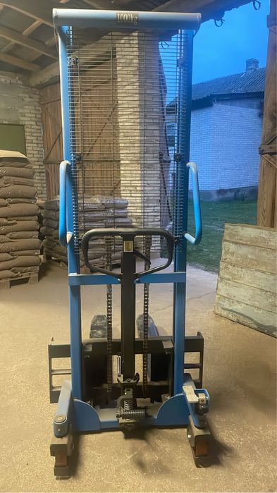 Wózek paletowy masztowy