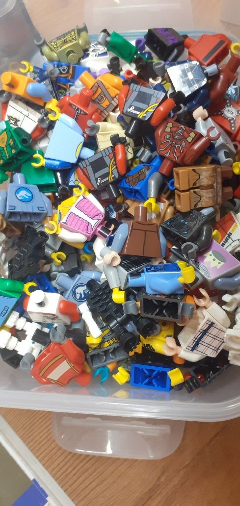 Lego minifigurki różne i akcesoria
