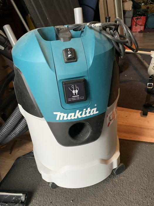 Odkurzacz makita VC2512L sprawny