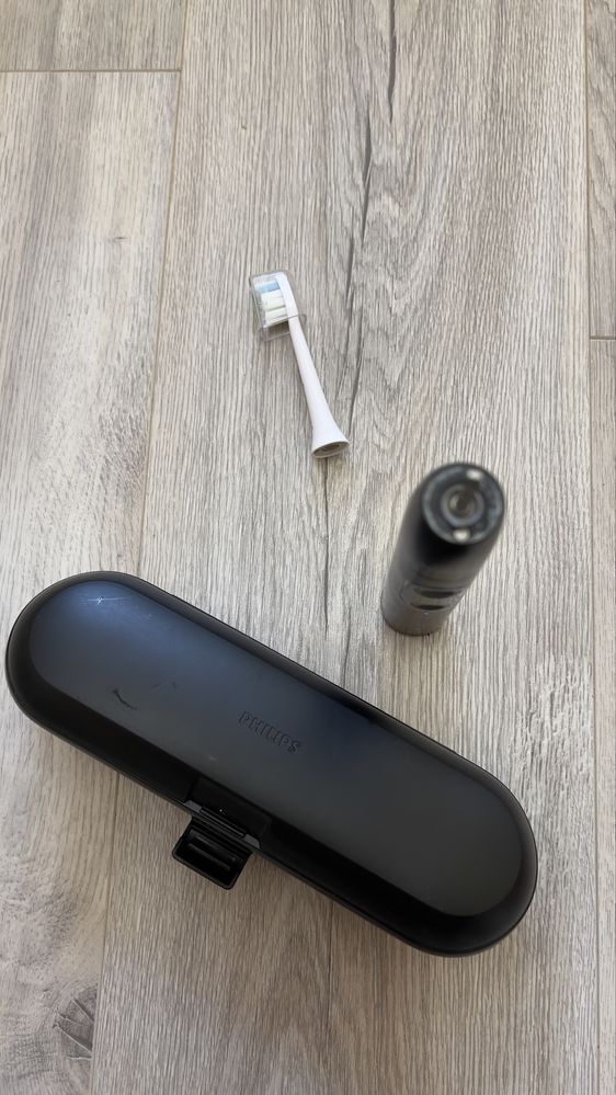 Чехол и Зубная щетка philips sonicare