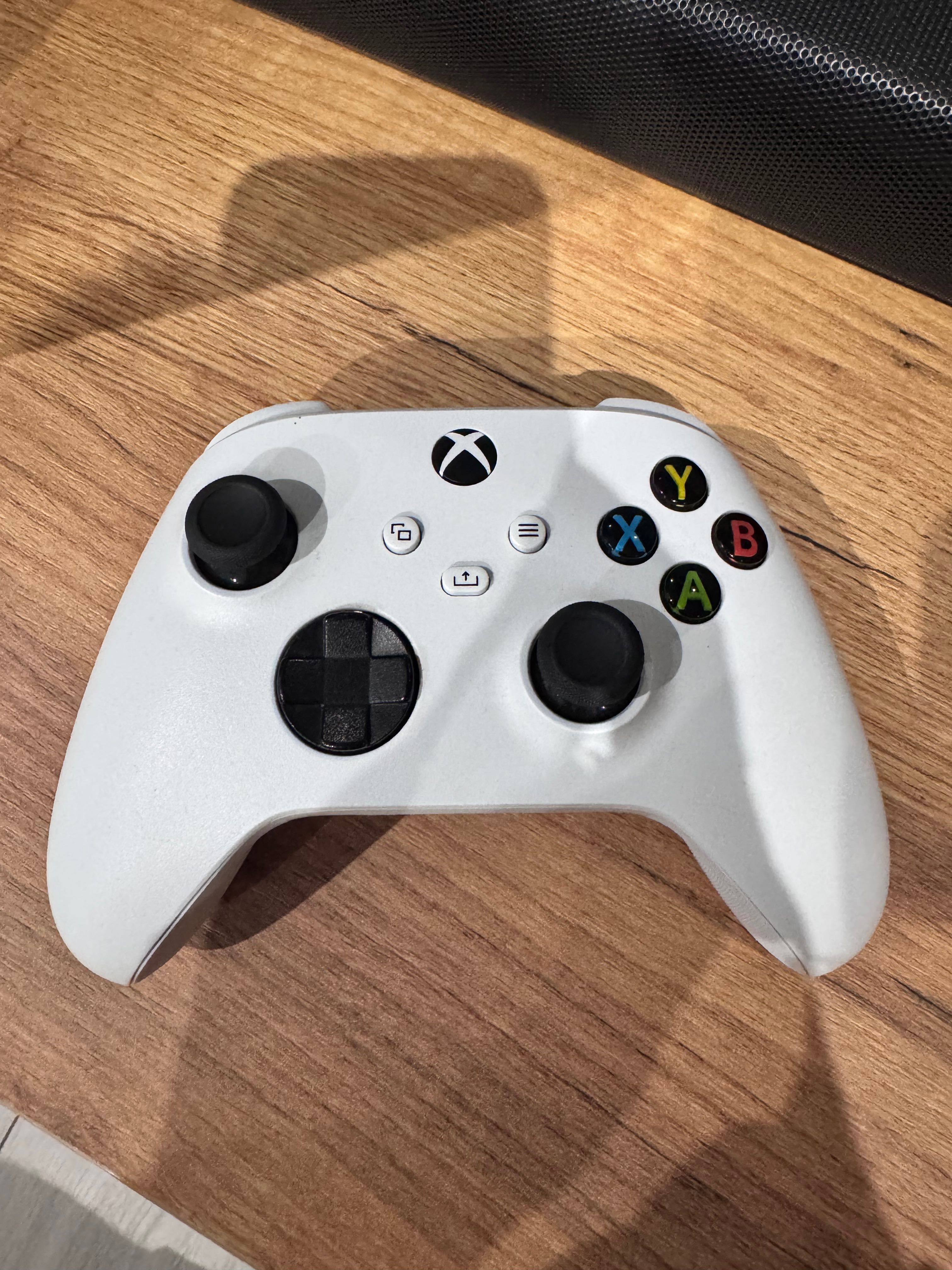 Xbox Series X + 2 Pady, Stan jak Nowy