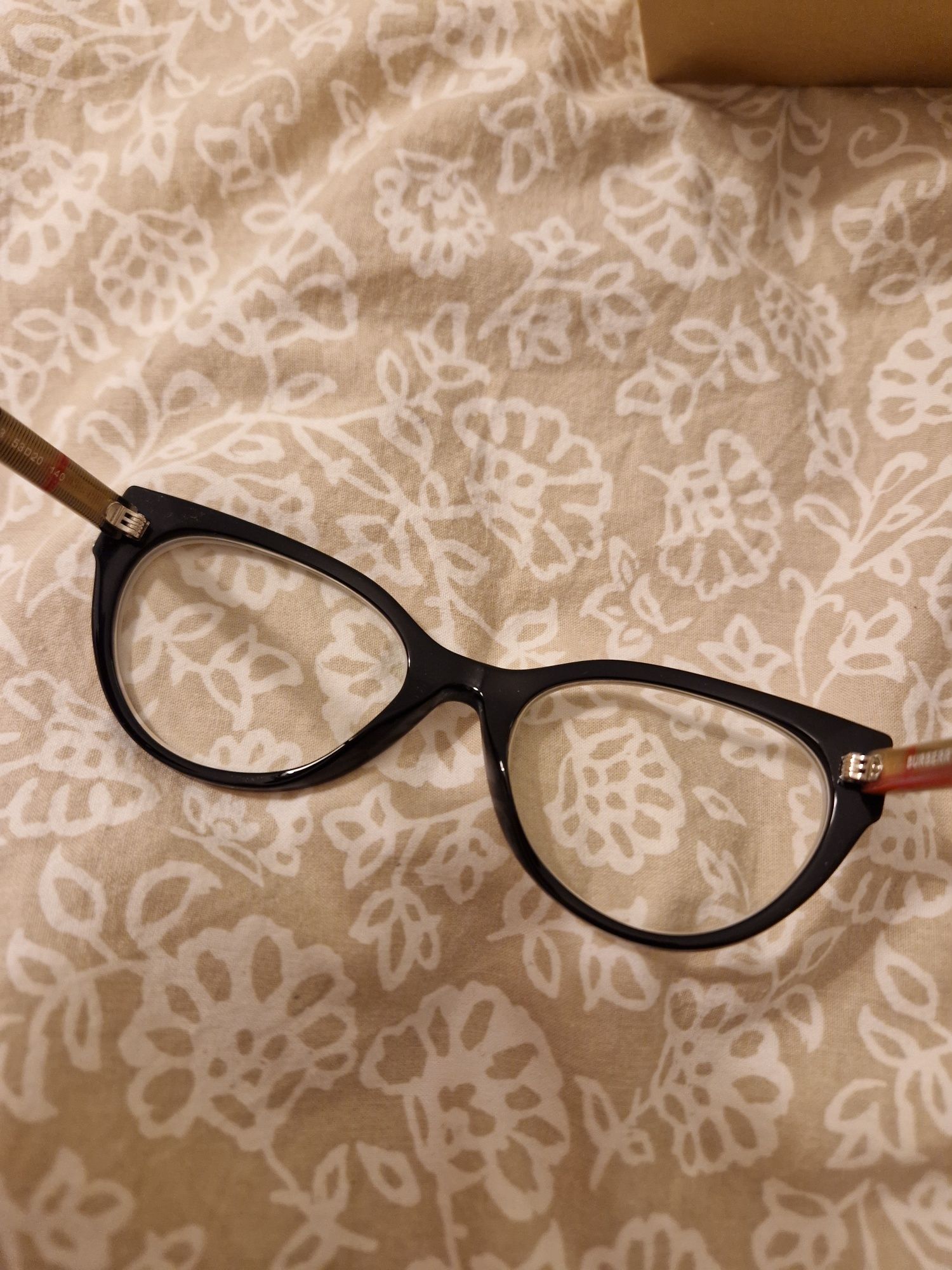 Burberry okulary oprawki kocie czarne kratka