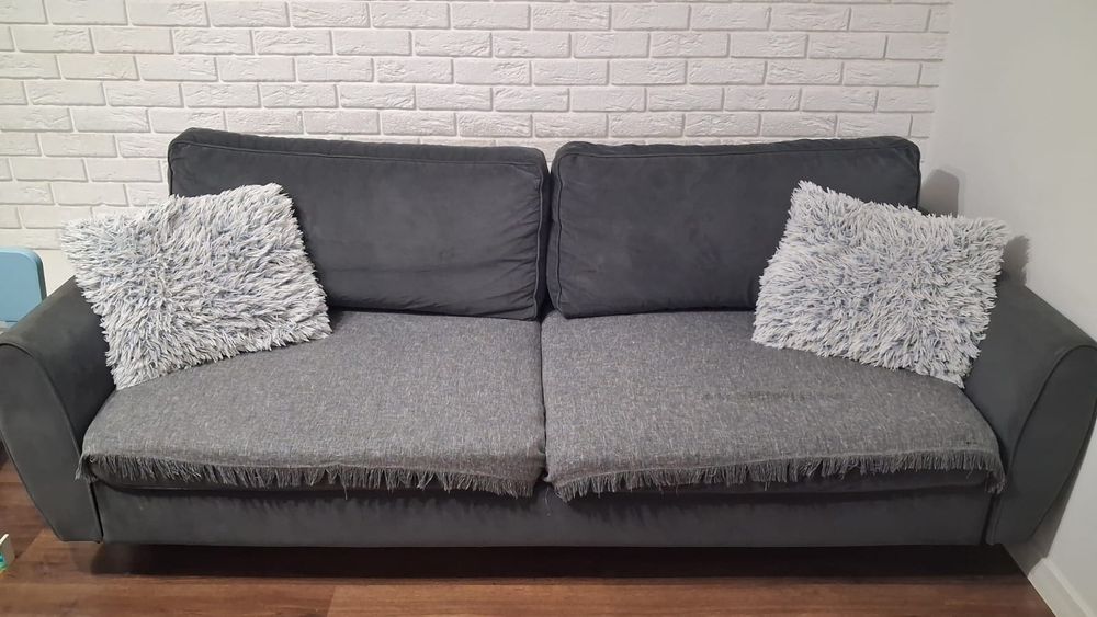 Sofa z funkcją spania. Długość 220cm, głębokość  100cm. Polecam !!!
