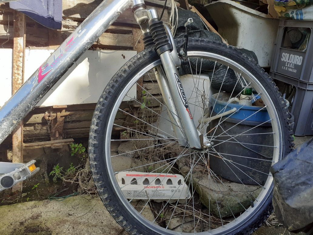 Vendo bicicleta em boas condições e bom preço