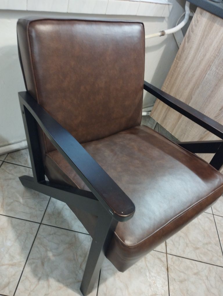 Fotel skórzany drewniany modern vintage gentleman