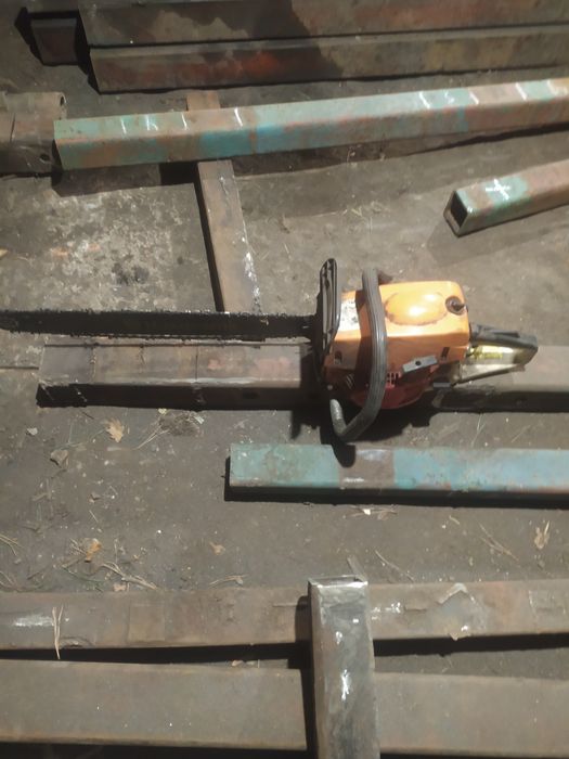 бензопила в хорошому стані