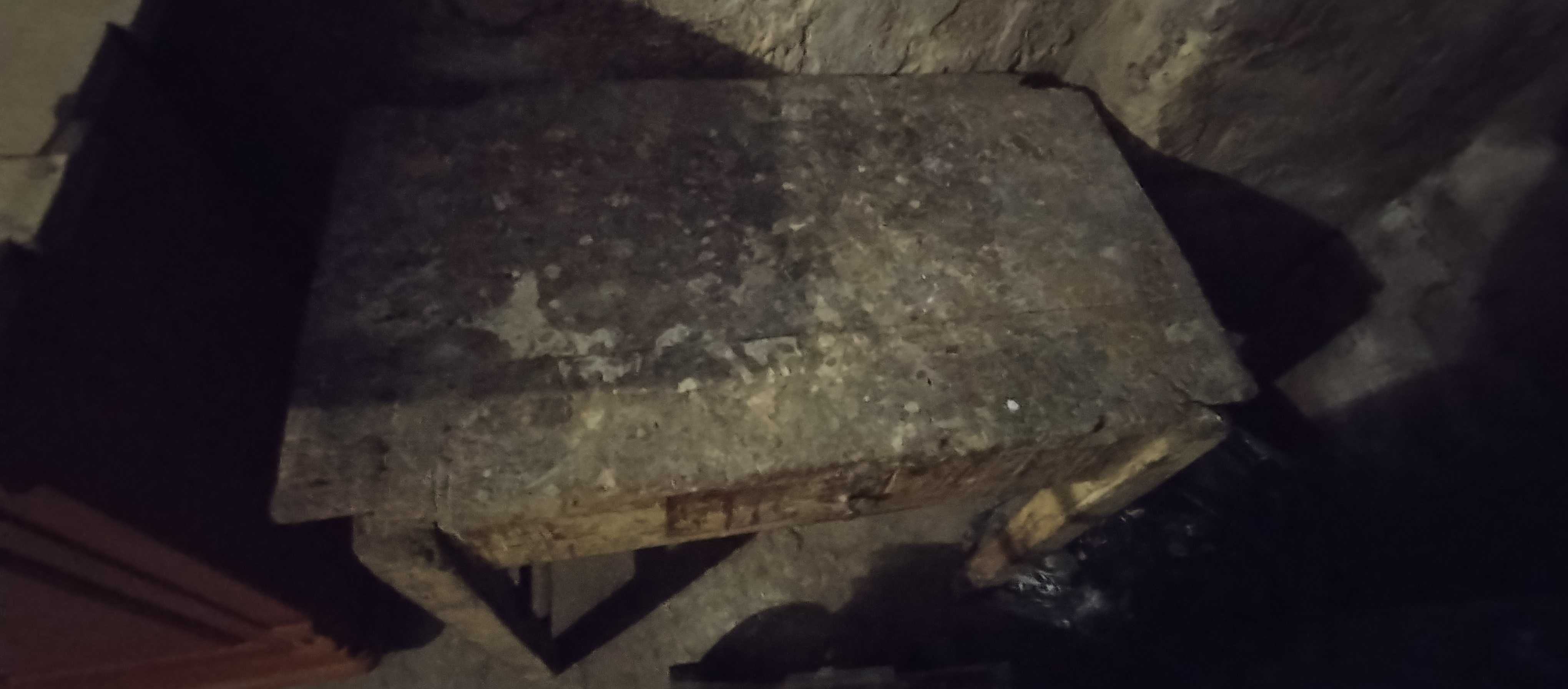 Stół z horroru lub zamku strachów