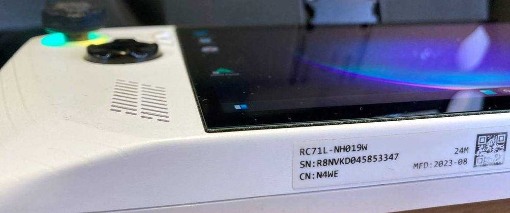 Игровая консоль ASUS ROG Ally 512 ГБ белая