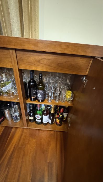 Movel de sala (Madeira Maciça)