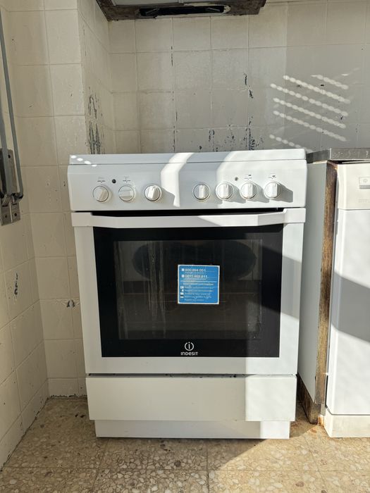 Fogão com forno Indesit